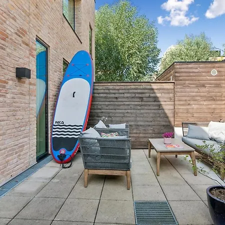 Spacious Near & 1 Min Walk To 別荘 *