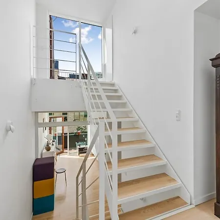 Spacious Near & 1 Min Walk To 別荘 *