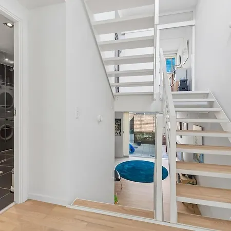 Spacious Near & 1 Min Walk To