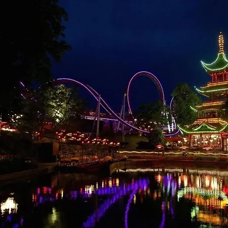 Spacious Near & 1 Min Walk To 別荘